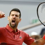 Novak Djokovic est encore revenu d'entre les morts lundi. KEYSTONE/EPA/MOHAMMED BADRA